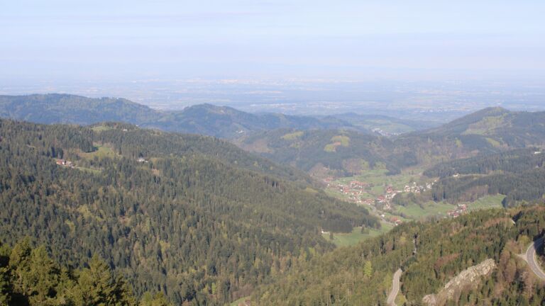 Dieses Bild zeigt eine Webcam-Aufnahme vom Achertal, aufgenommen am Samstag, den 18.04.2026 um 08:50 Uhr. Die Temperatur betrug 15.2°C.