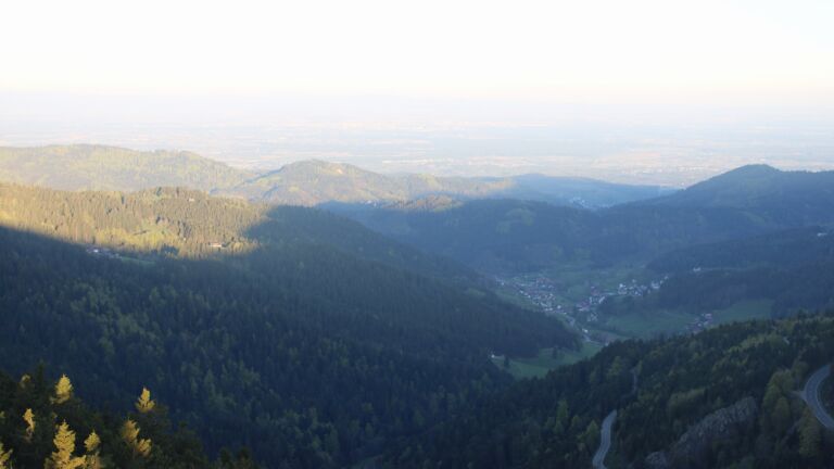 Dieses Bild zeigt eine Webcam-Aufnahme vom Achertal, aufgenommen am Donnerstag, den 23.04.2026 um 07:00 Uhr. Die Temperatur betrug 5.6°C.