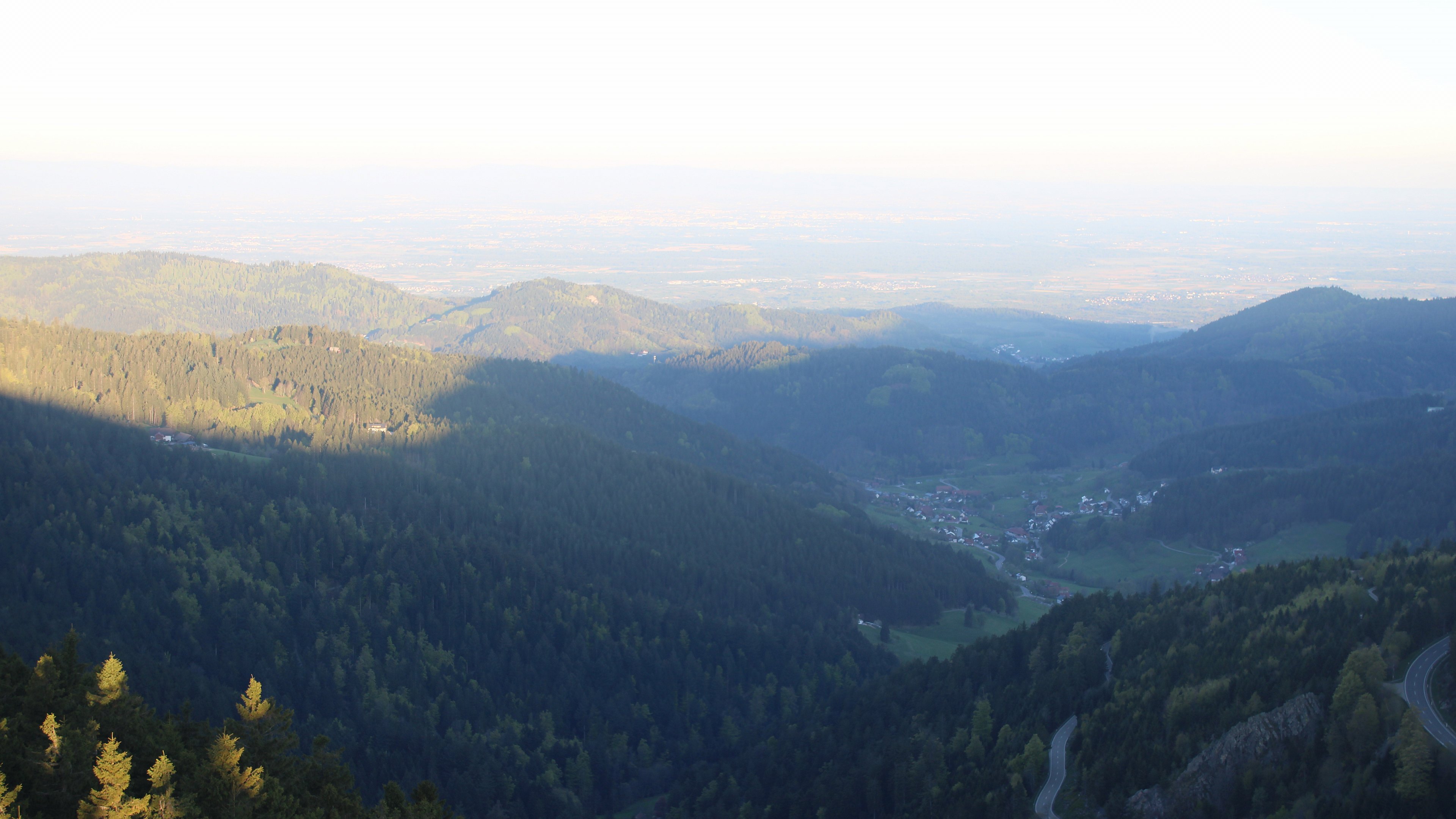 Dieses Bild zeigt eine Webcam-Aufnahme vom Achertal, aufgenommen am Donnerstag, den 23.04.2026 um 07:00 Uhr. Die Temperatur betrug 5.6°C.