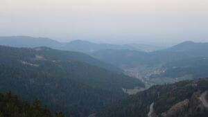 Dieses Bild zeigt eine Webcam-Aufnahme vom Achertal, aufgenommen am Sonntag, den 08.03.2026 um 07:10 Uhr. Die Temperatur betrug 10.4°C.