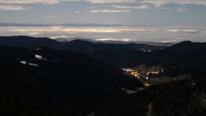 Dieses Bild zeigt eine Webcam-Aufnahme vom Achertal, aufgenommen am Mittwoch, den 04.02.2026 um 04:30 Uhr. Die Temperatur betrug 4.9°C.