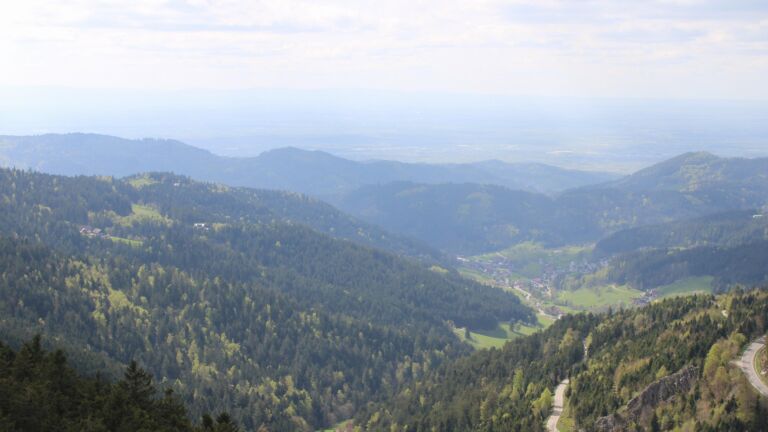 Dieses Bild zeigt eine Webcam-Aufnahme vom Achertal, aufgenommen am Sonntag, den 19.04.2026 um 15:50 Uhr. Die Temperatur betrug 8.8°C.