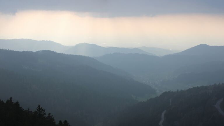 Dieses Bild zeigt eine Webcam-Aufnahme vom Achertal, aufgenommen am Dienstag, den 14.04.2026 um 19:00 Uhr. Die Temperatur betrug 4.1°C.