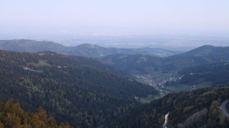 Dieses Bild zeigt eine Webcam-Aufnahme vom Achertal, aufgenommen am Freitag, den 24.04.2026 um 06:00 Uhr. Die Temperatur betrug 8.2°C.