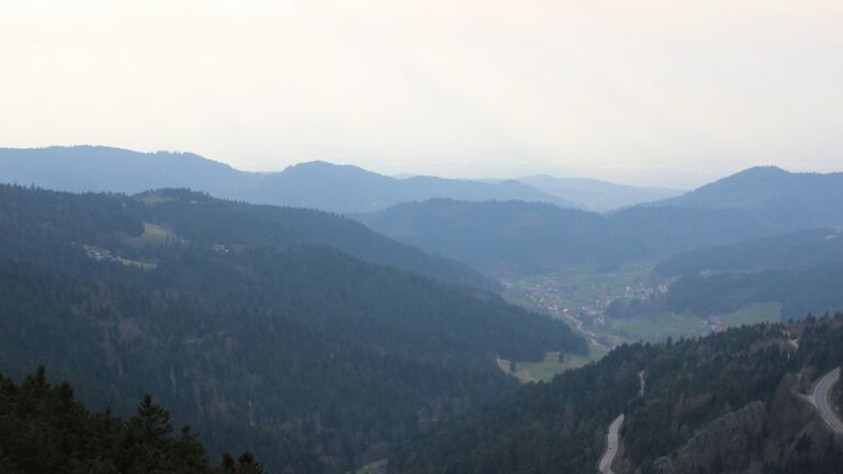 Dieses Bild zeigt eine Webcam-Aufnahme vom Achertal, aufgenommen am Samstag, den 21.03.2026 um 16:50 Uhr. Die Temperatur betrug 5.5°C.