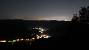 Dieses Bild zeigt eine Webcam-Aufnahme vom Achertal, aufgenommen am Dienstag, den 06.10.2026 um 03:30 Uhr. Die Temperatur betrug 15.8°C.