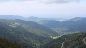 Dieses Bild zeigt eine Webcam-Aufnahme vom Achertal, aufgenommen am Freitag, den 08.05.2026 um 13:50 Uhr. Die Temperatur betrug 13.4°C.