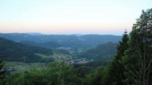Dieses Bild zeigt eine Webcam-Aufnahme vom Achertal, aufgenommen am Sonntag, den 24.05.2026 um 05:50 Uhr. Die Temperatur betrug 19.8°C.