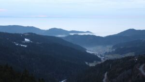 Dieses Bild zeigt eine Webcam-Aufnahme vom Achertal, aufgenommen am Donnerstag, den 22.01.2026 um 17:20 Uhr. Die Temperatur betrug 3.3°C.