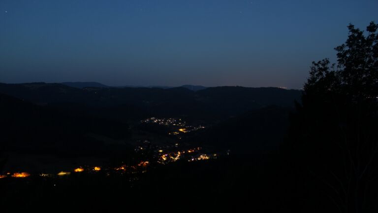 Dieses Bild zeigt eine Webcam-Aufnahme vom Achertal, aufgenommen am Dienstag, den 28.07.2026 um 04:50 Uhr. Die Temperatur betrug 16°C.