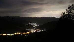 Dieses Bild zeigt eine Webcam-Aufnahme vom Achertal, aufgenommen am Donnerstag, den 11.06.2026 um 23:20 Uhr. Die Temperatur betrug 10.1°C.