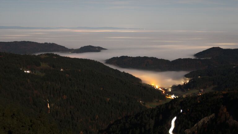 Dieses Bild zeigt eine Webcam-Aufnahme vom Achertal, aufgenommen am Freitag, den 07.11.2025 um 20:30 Uhr. Die Temperatur betrug 7.9°C.