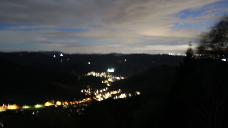 Dieses Bild zeigt eine Webcam-Aufnahme vom Achertal, aufgenommen am Donnerstag, den 22.10.2026 um 19:40 Uhr. Die Temperatur betrug 8°C.