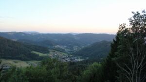 Dieses Bild zeigt eine Webcam-Aufnahme vom Achertal, aufgenommen am Donnerstag, den 06.08.2026 um 20:50 Uhr. Die Temperatur betrug 20.6°C.