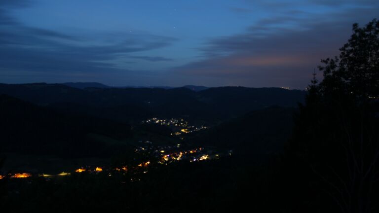 Dieses Bild zeigt eine Webcam-Aufnahme vom Achertal, aufgenommen am Mittwoch, den 13.05.2026 um 04:50 Uhr. Die Temperatur betrug 3.6°C.