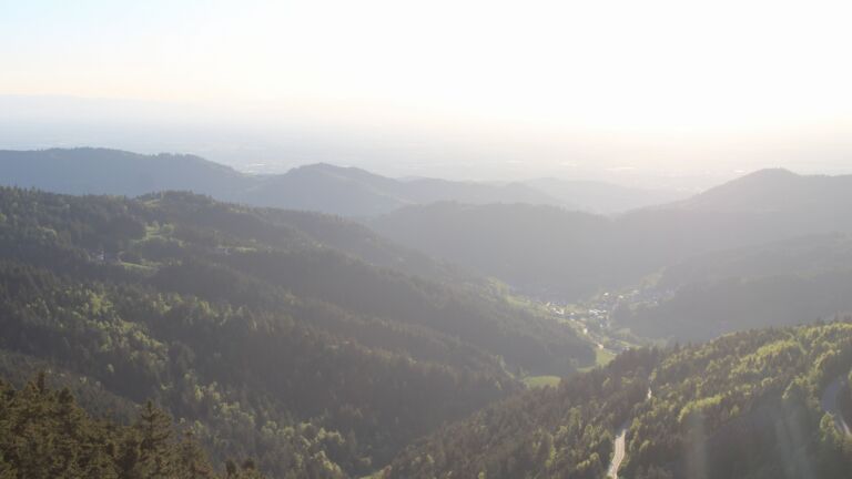 Dieses Bild zeigt eine Webcam-Aufnahme vom Achertal, aufgenommen am Freitag, den 01.05.2026 um 19:50 Uhr. Die Temperatur betrug 15.9°C.