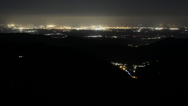 Dieses Bild zeigt eine Webcam-Aufnahme vom Achertal, aufgenommen am Mittwoch, den 08.04.2026 um 01:30 Uhr. Die Temperatur betrug 8.6°C.