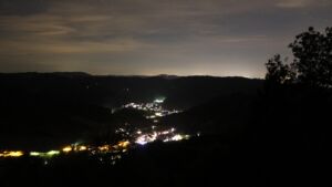 Dieses Bild zeigt eine Webcam-Aufnahme vom Achertal, aufgenommen am Sonntag, den 20.09.2026 um 01:00 Uhr. Die Temperatur betrug 16.5°C.