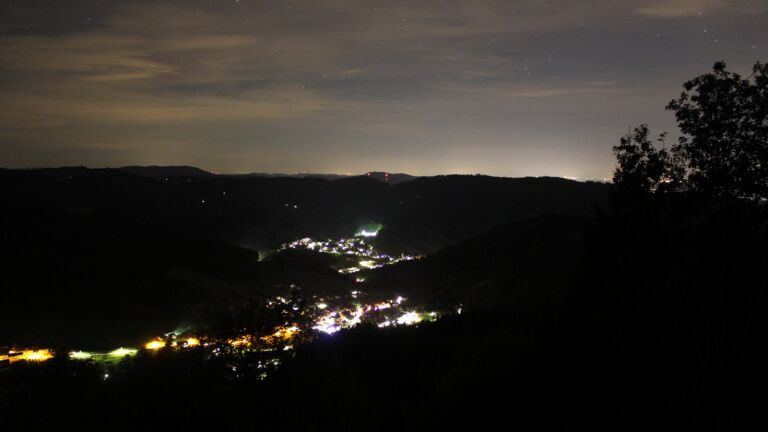 Dieses Bild zeigt eine Webcam-Aufnahme vom Achertal, aufgenommen am Sonntag, den 20.09.2026 um 01:00 Uhr. Die Temperatur betrug 16.5°C.