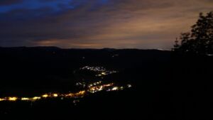 Dieses Bild zeigt eine Webcam-Aufnahme vom Achertal, aufgenommen am Mittwoch, den 10.06.2026 um 23:00 Uhr. Die Temperatur betrug 8.8°C.