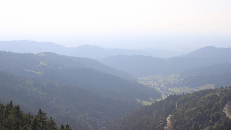 Dieses Bild zeigt eine Webcam-Aufnahme vom Achertal, aufgenommen am Sonntag, den 10.08.2025 um 17:50 Uhr. Die Temperatur betrug 20.2°C.