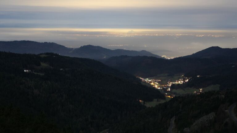 Dieses Bild zeigt eine Webcam-Aufnahme vom Achertal, aufgenommen am Mittwoch, den 03.12.2025 um 20:00 Uhr. Die Temperatur betrug 3.6°C.