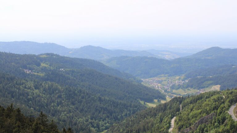 Dieses Bild zeigt eine Webcam-Aufnahme vom Achertal, aufgenommen am Montag, den 19.05.2025 um 15:30 Uhr. Die Temperatur betrug 17.8°C.