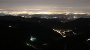 Dieses Bild zeigt eine Webcam-Aufnahme vom Achertal, aufgenommen am Freitag, den 31.10.2025 um 18:30 Uhr. Die Temperatur betrug 10.6°C.