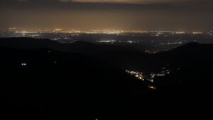 Dieses Bild zeigt eine Webcam-Aufnahme vom Achertal, aufgenommen am Samstag, den 21.03.2026 um 01:00 Uhr. Die Temperatur betrug 4.7°C.