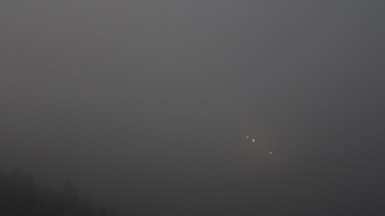 Dieses Bild zeigt eine Webcam-Aufnahme vom Achertal, aufgenommen am Dienstag, den 27.01.2026 um 19:30 Uhr. Die Temperatur betrug 2.8°C.