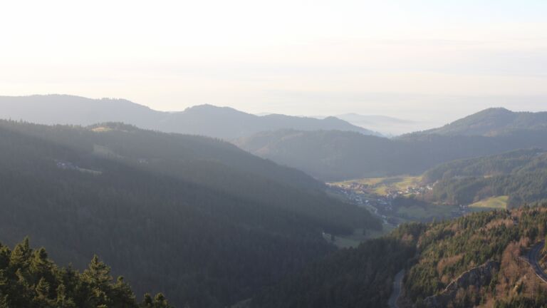 Dieses Bild zeigt eine Webcam-Aufnahme vom Achertal, aufgenommen am Mittwoch, den 17.12.2025 um 15:30 Uhr. Die Temperatur betrug 6.9°C.