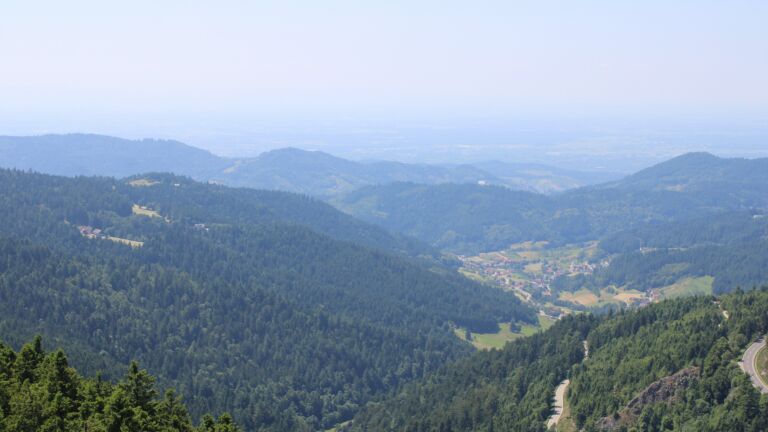 Dieses Bild zeigt eine Webcam-Aufnahme vom Achertal, aufgenommen am Mittwoch, den 18.06.2025 um 14:40 Uhr. Die Temperatur betrug 20°C.