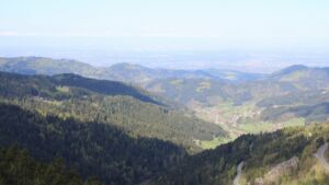 Dieses Bild zeigt eine Webcam-Aufnahme vom Achertal, aufgenommen am Dienstag, den 21.04.2026 um 10:20 Uhr. Die Temperatur betrug 4.7°C.