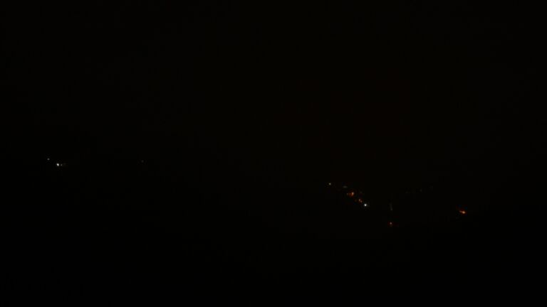 Dieses Bild zeigt eine Webcam-Aufnahme vom Achertal, aufgenommen am Donnerstag, den 28.08.2025 um 03:00 Uhr. Die Temperatur betrug 13.7°C.