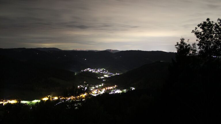 Dieses Bild zeigt eine Webcam-Aufnahme vom Achertal, aufgenommen am Donnerstag, den 03.09.2026 um 22:30 Uhr. Die Temperatur betrug 20.1°C.