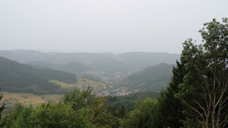 Dieses Bild zeigt eine Webcam-Aufnahme vom Achertal, aufgenommen am Freitag, den 21.08.2026 um 12:30 Uhr. Die Temperatur betrug 15.2°C.