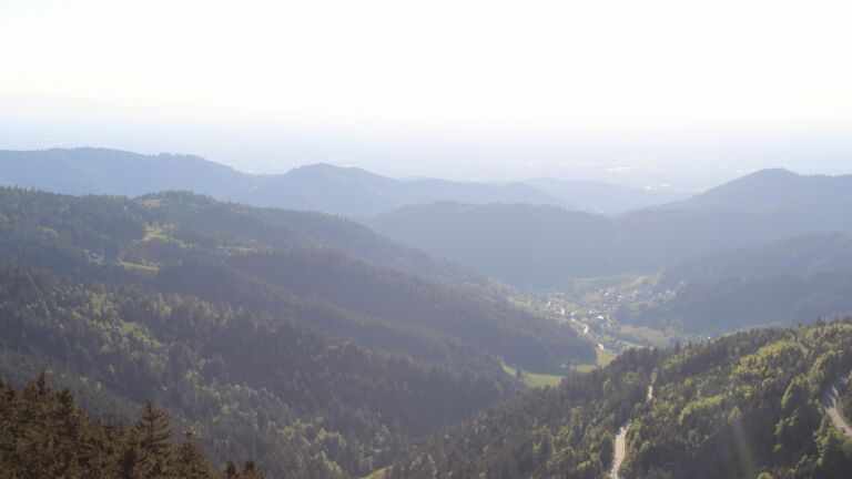 Dieses Bild zeigt eine Webcam-Aufnahme vom Achertal, aufgenommen am Samstag, den 10.05.2025 um 19:20 Uhr. Die Temperatur betrug 13°C.