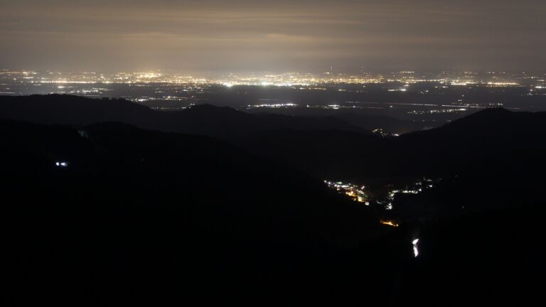 Dieses Bild zeigt eine Webcam-Aufnahme vom Achertal, aufgenommen am Samstag, den 28.02.2026 um 05:30 Uhr. Die Temperatur betrug 6.6°C.