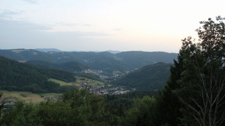 Dieses Bild zeigt eine Webcam-Aufnahme vom Achertal, aufgenommen am Montag, den 10.08.2026 um 21:00 Uhr. Die Temperatur betrug 25.4°C.