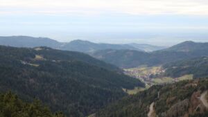 Dieses Bild zeigt eine Webcam-Aufnahme vom Achertal, aufgenommen am Dienstag, den 02.12.2025 um 15:30 Uhr. Die Temperatur betrug 5.4°C.