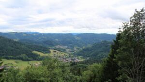 Dieses Bild zeigt eine Webcam-Aufnahme vom Achertal, aufgenommen am Mittwoch, den 10.06.2026 um 18:50 Uhr. Die Temperatur betrug 12.1°C.