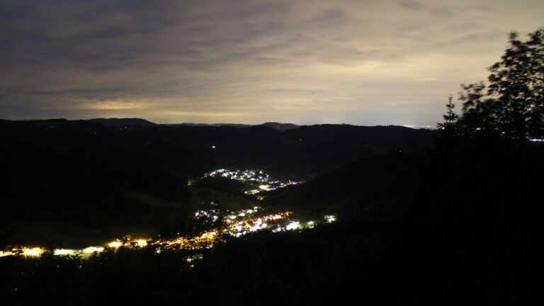Dieses Bild zeigt eine Webcam-Aufnahme vom Achertal, aufgenommen am Mittwoch, den 10.06.2026 um 23:20 Uhr. Die Temperatur betrug 8.8°C.