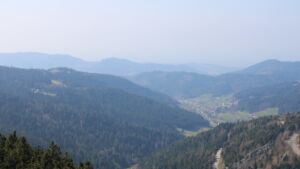 Dieses Bild zeigt eine Webcam-Aufnahme vom Achertal, aufgenommen am Sonntag, den 22.03.2026 um 13:30 Uhr. Die Temperatur betrug 7.4°C.