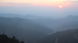 Dieses Bild zeigt eine Webcam-Aufnahme vom Achertal, aufgenommen am Dienstag, den 14.04.2026 um 20:10 Uhr. Die Temperatur betrug 3.1°C.