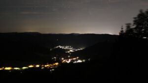Dieses Bild zeigt eine Webcam-Aufnahme vom Achertal, aufgenommen am Samstag, den 25.07.2026 um 03:00 Uhr. Die Temperatur betrug 20.5°C.