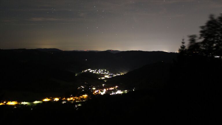 Dieses Bild zeigt eine Webcam-Aufnahme vom Achertal, aufgenommen am Samstag, den 25.07.2026 um 03:00 Uhr. Die Temperatur betrug 20.5°C.