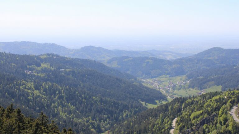 Dieses Bild zeigt eine Webcam-Aufnahme vom Achertal, aufgenommen am Mittwoch, den 29.04.2026 um 15:50 Uhr. Die Temperatur betrug 13.4°C.