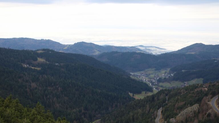 Dieses Bild zeigt eine Webcam-Aufnahme vom Achertal, aufgenommen am Mittwoch, den 17.12.2025 um 11:40 Uhr. Die Temperatur betrug 5.8°C.