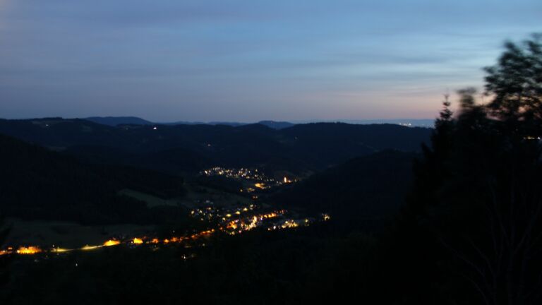 Dieses Bild zeigt eine Webcam-Aufnahme vom Achertal, aufgenommen am Freitag, den 24.07.2026 um 22:10 Uhr. Die Temperatur betrug 20.2°C.
