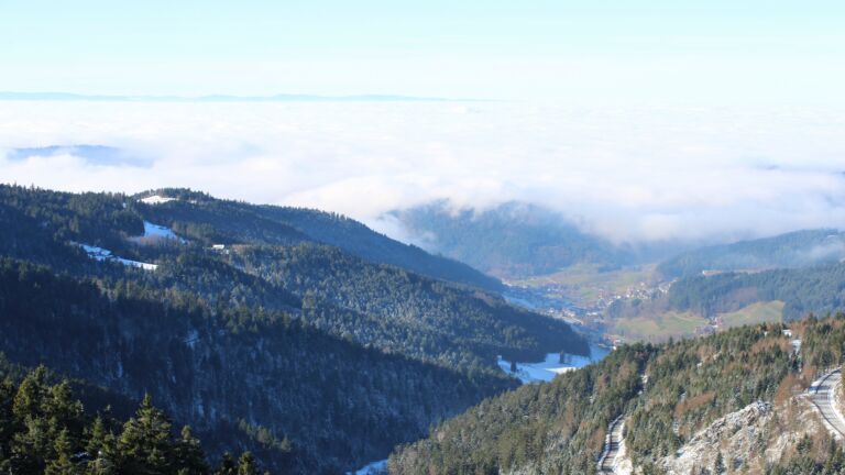 Dieses Bild zeigt eine Webcam-Aufnahme vom Achertal, aufgenommen am Samstag, den 22.11.2025 um 12:00 Uhr. Die Temperatur betrug -2.1°C.